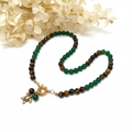 Halskette mit Tigerauge und grüner Jade