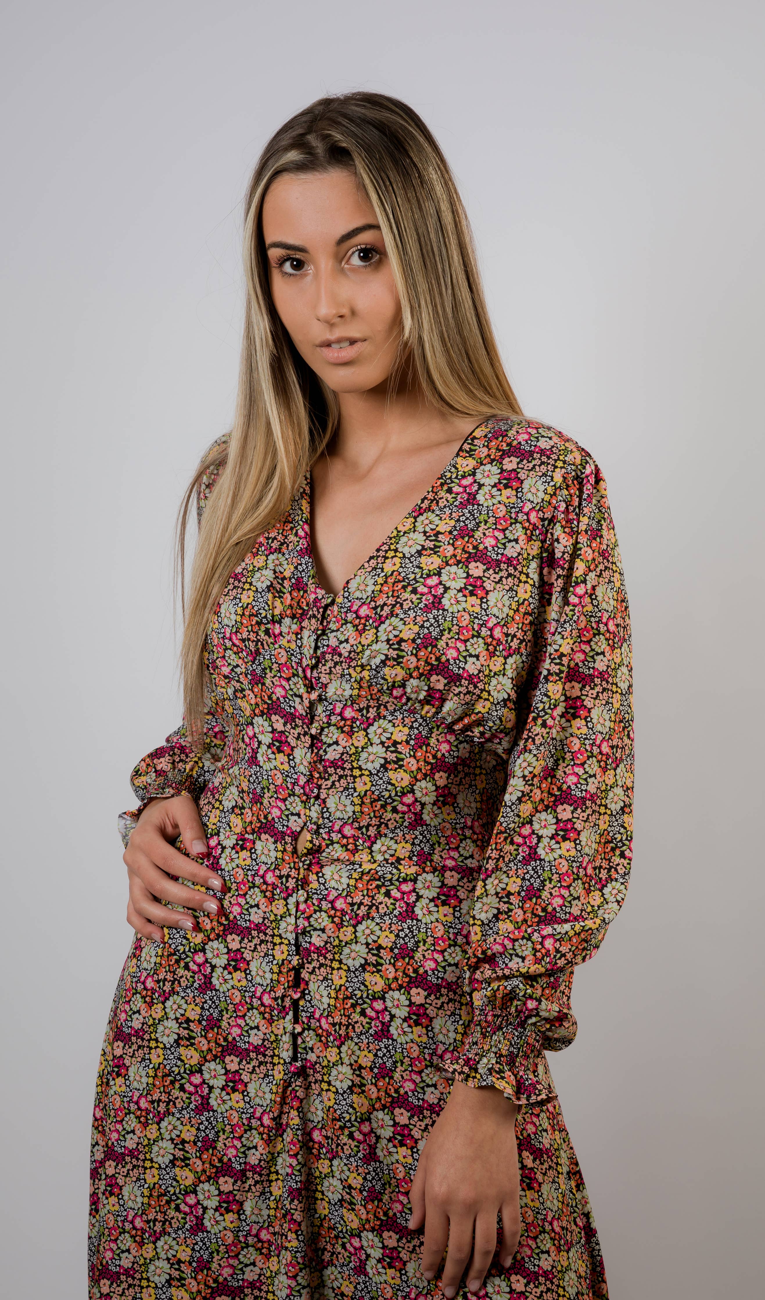 Faltenkleid mit Blumenmuster verspielt