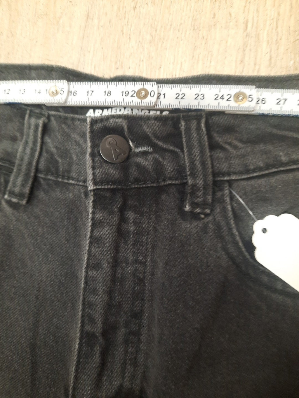 Armedangels DENIM SHORT  aus recycelter Baumwolle Bermuda high waist detoxdenim15