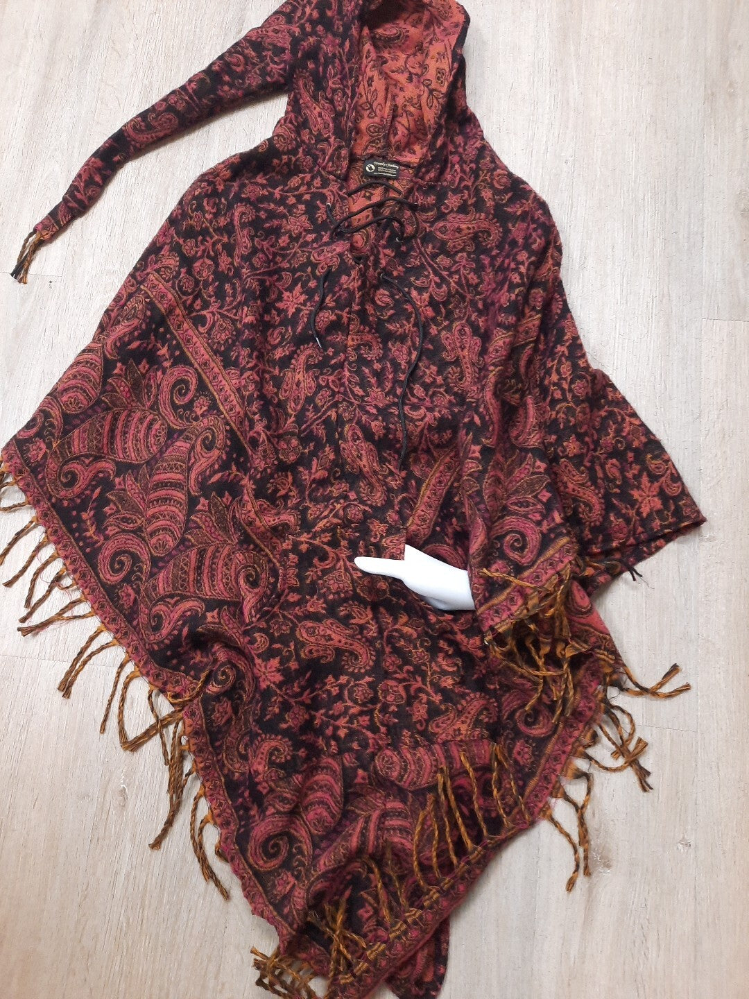 Poncho von Tweedy Clothing Recycling Plastikflaschen Handmade Zipfelmütze 12