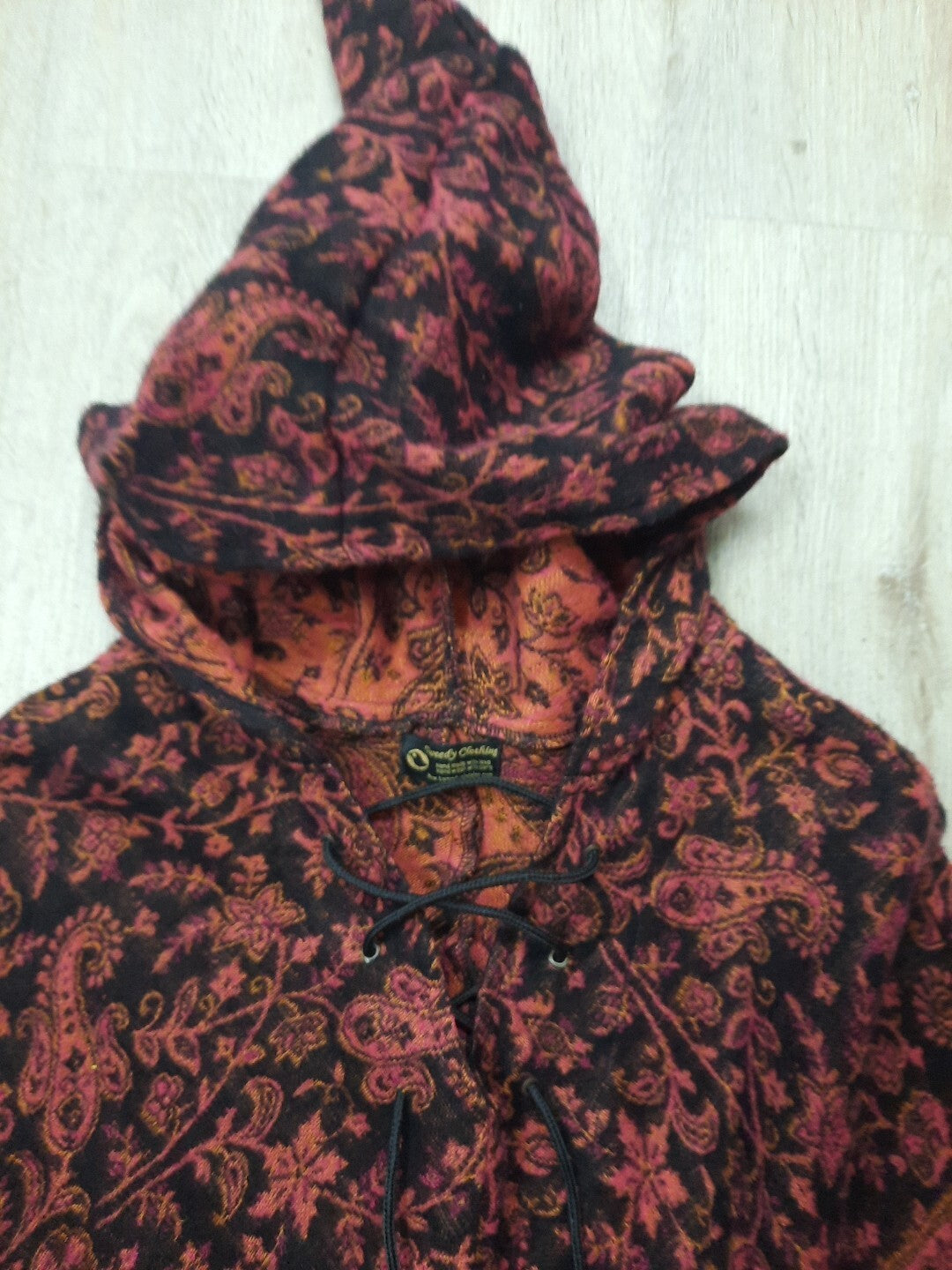 Poncho von Tweedy Clothing Recycling Plastikflaschen Handmade Zipfelmütze 7