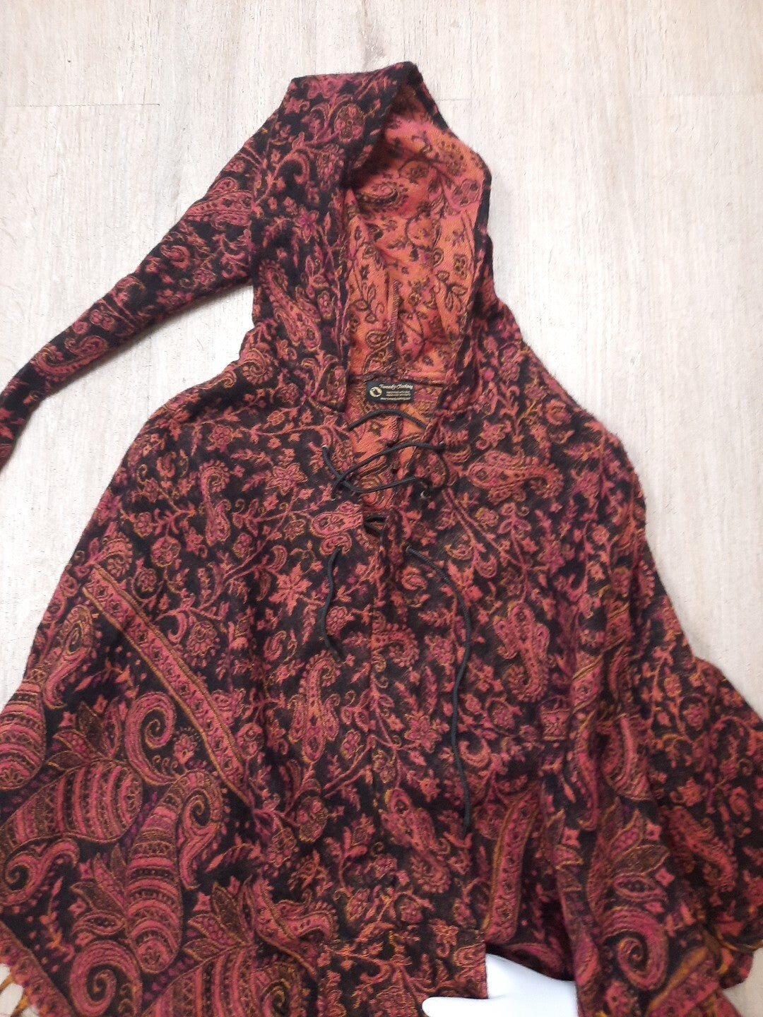 Poncho von Tweedy Clothing Recycling Plastikflaschen Handmade Zipfelmütze 14