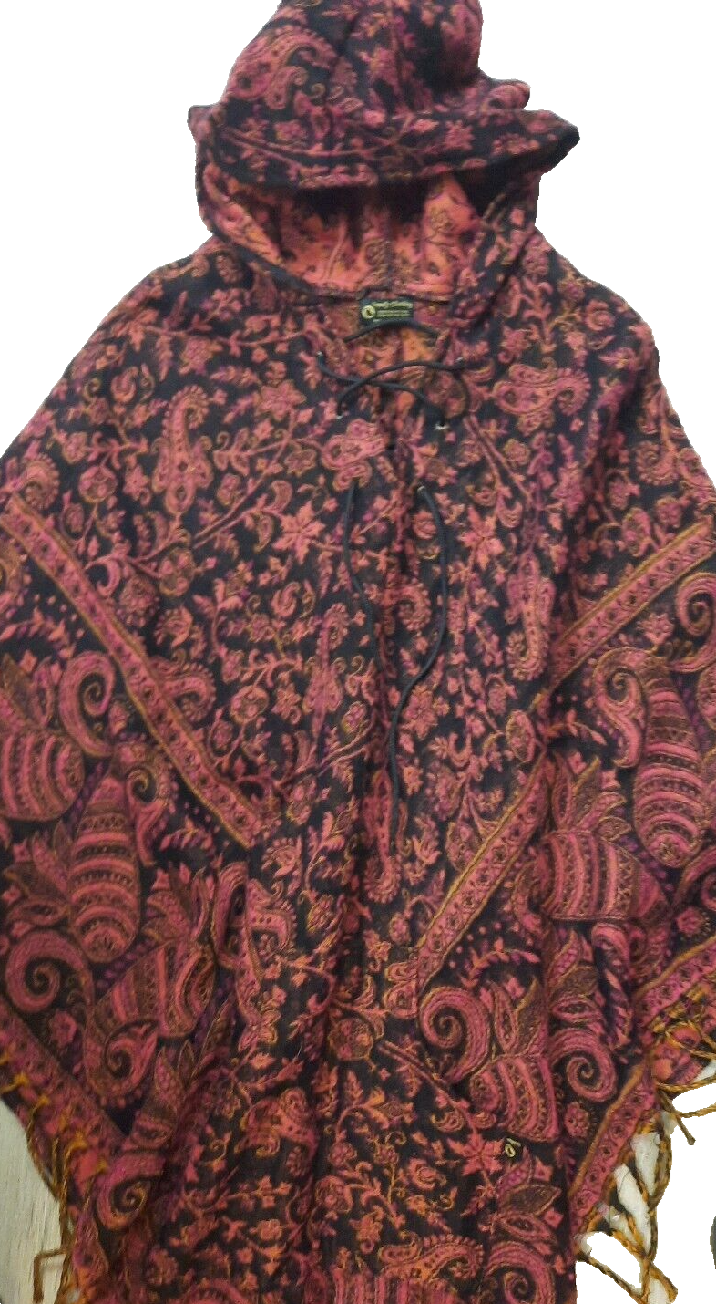 Poncho von Tweedy Clothing Recycling Plastikflaschen Handmade Zipfelmütze 9