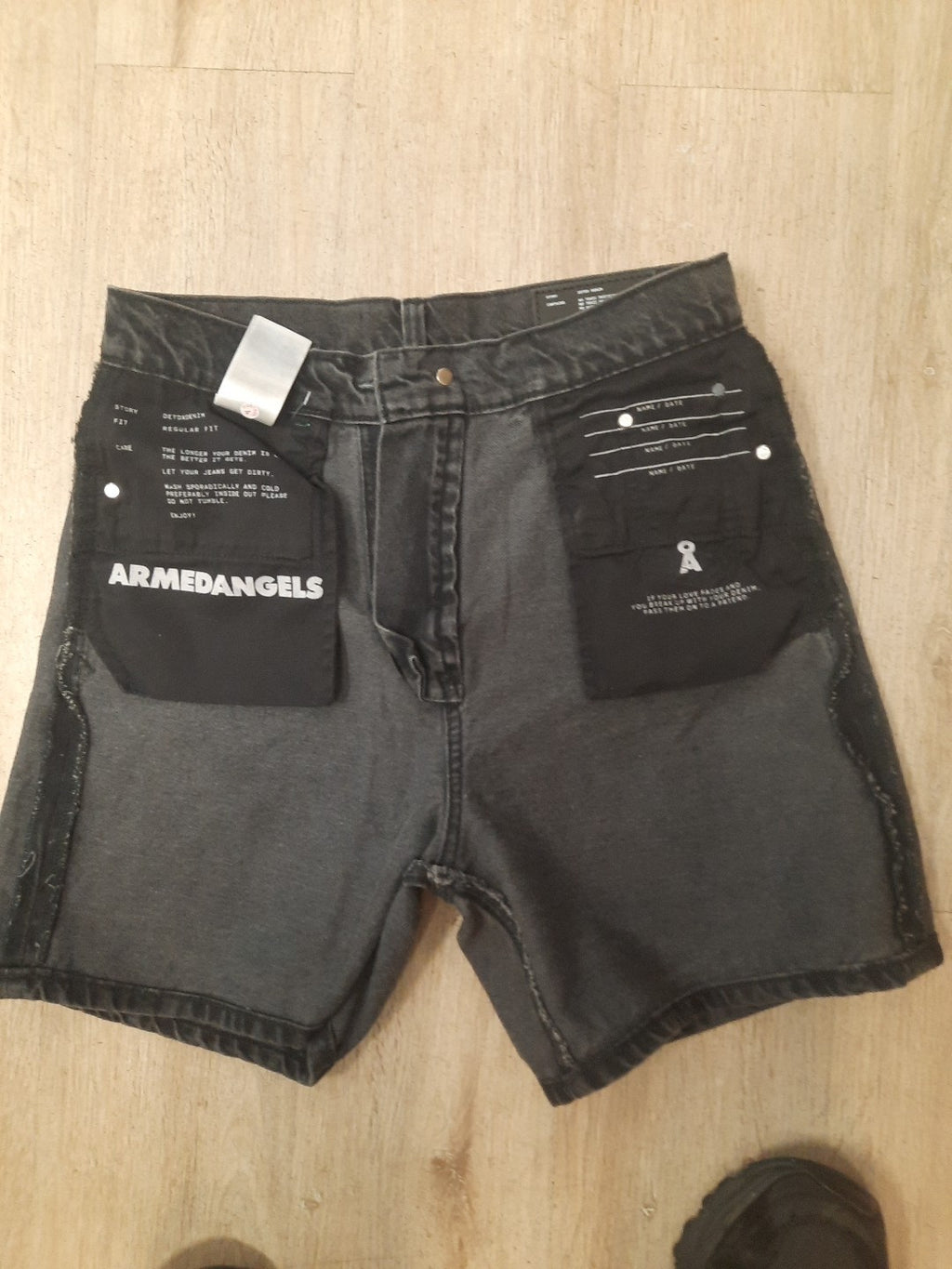 Armedangels DENIM SHORT  aus recycelter Baumwolle Bermuda high waist detoxdenim20