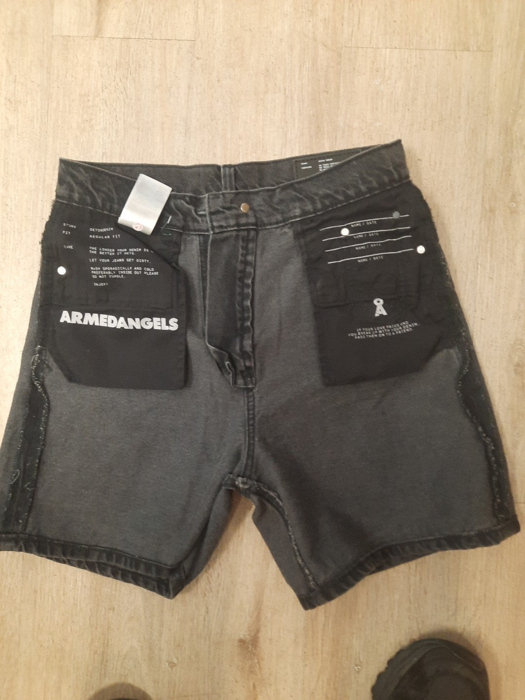 Armedangels DENIM SHORT  aus recycelter Baumwolle Bermuda high waist detoxdenim20