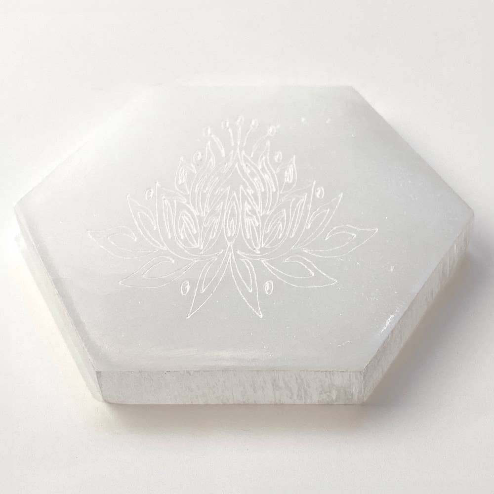 Selenit-Ladeplatte, hexagonal, graviert, 8 cm