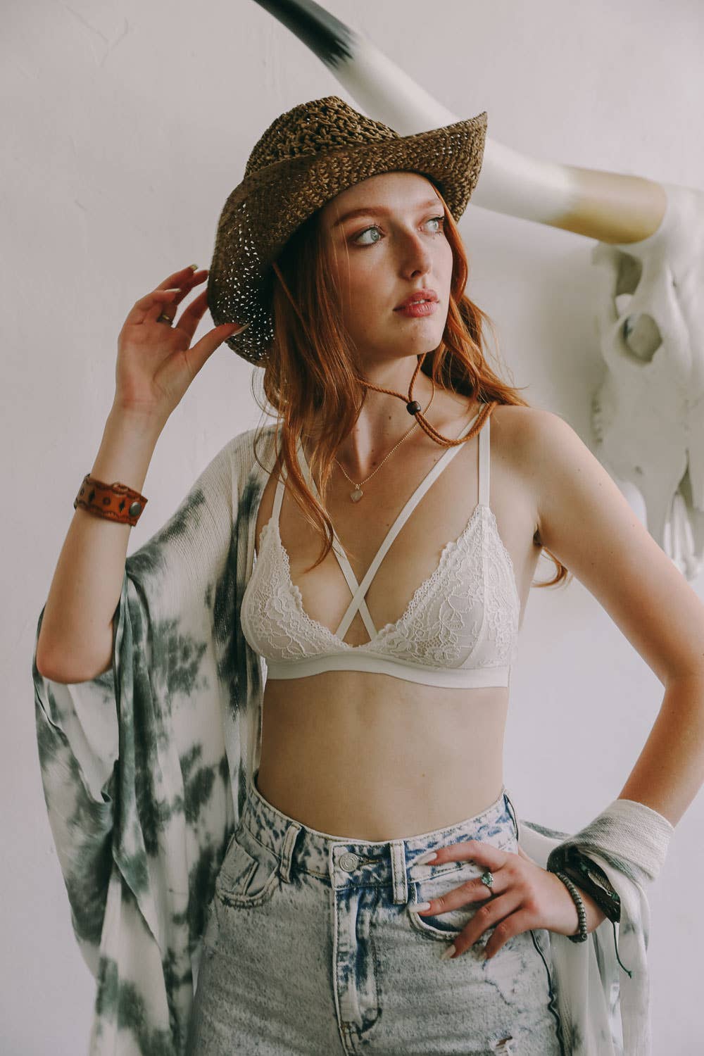 Spitzen-Bralette mit Kreuzriemen in der Mitte 😁: Schwarz / S