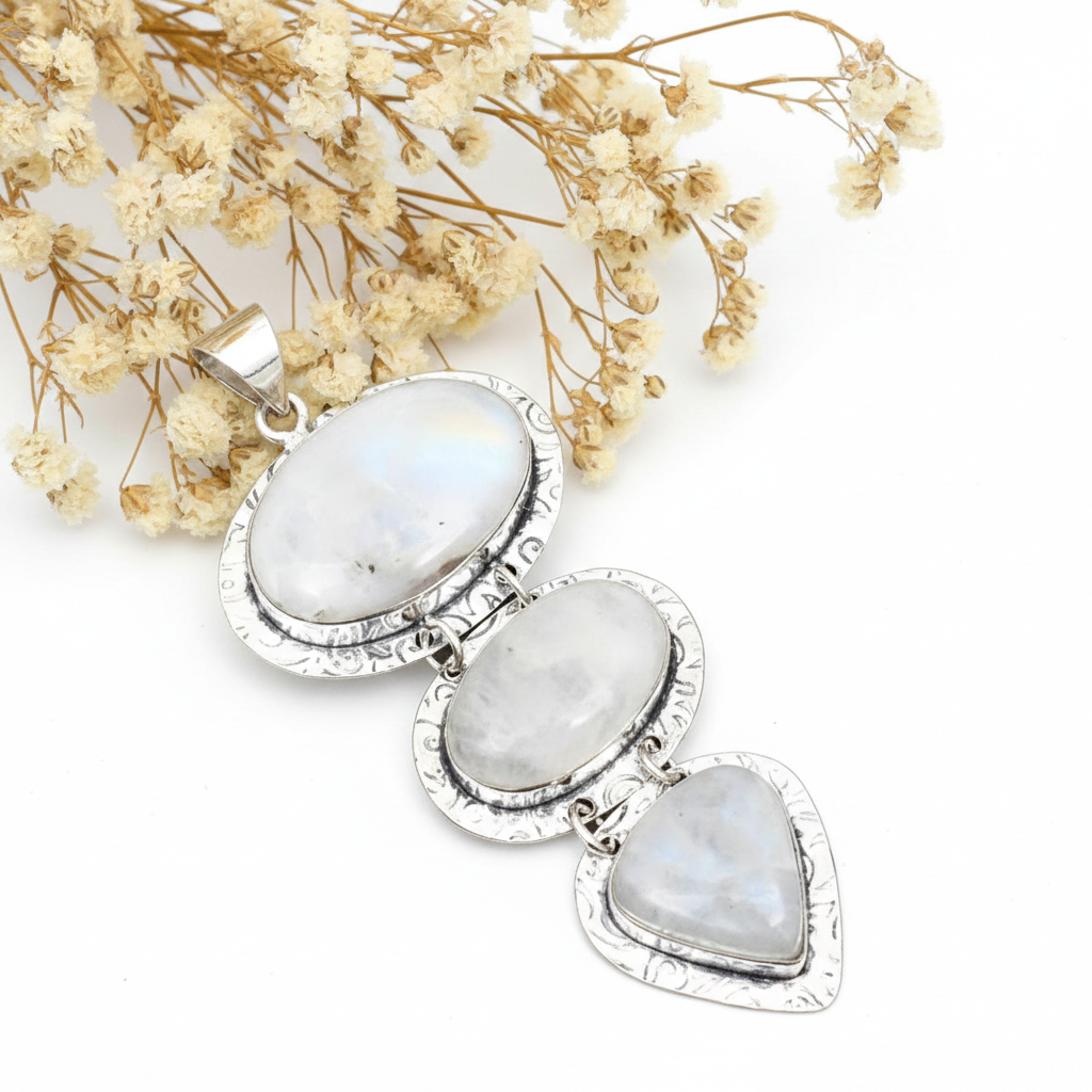 Kette mit Mondstein-Anhänger