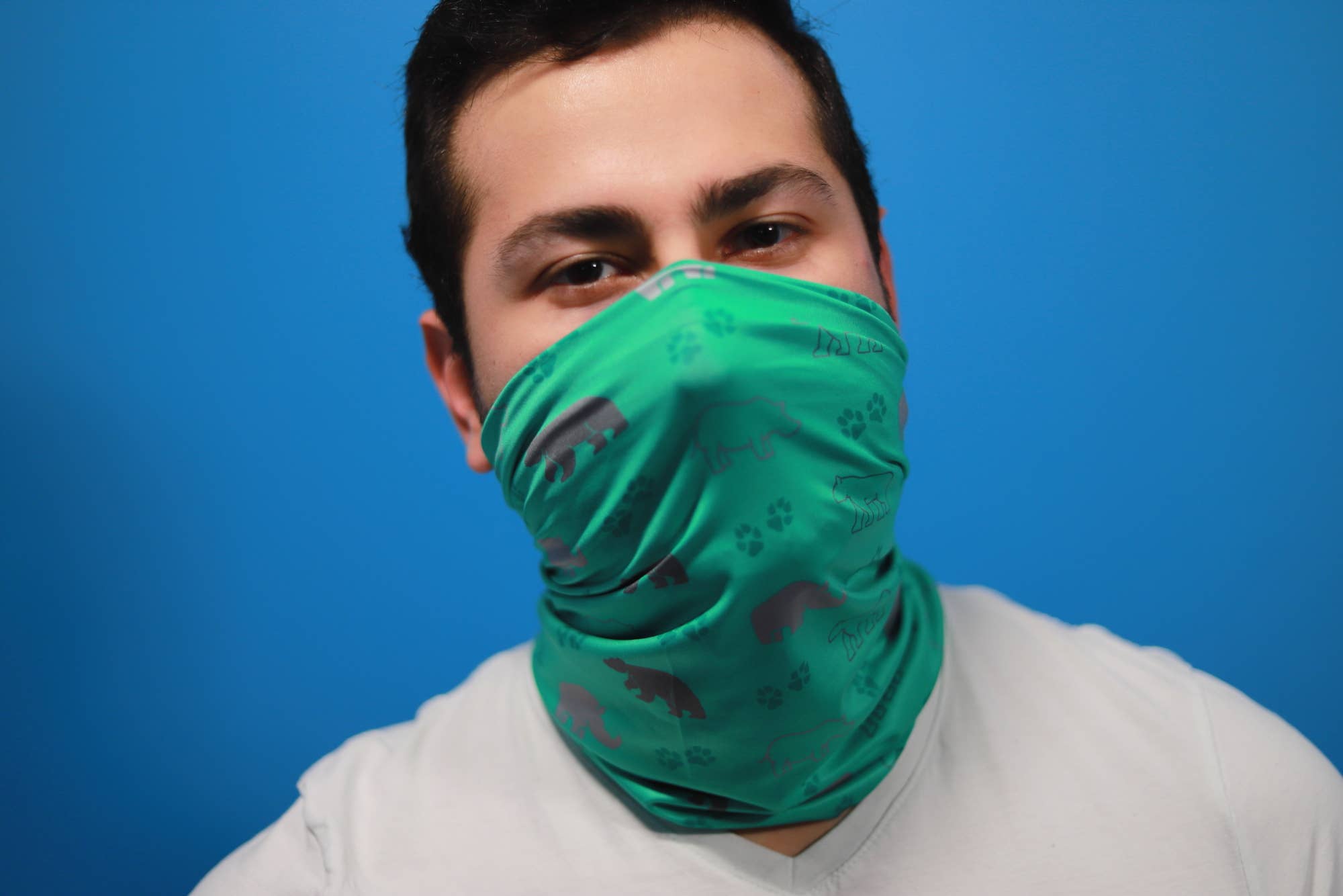 Grünes Tiermuster-Bandana aus recyceltem Polyester