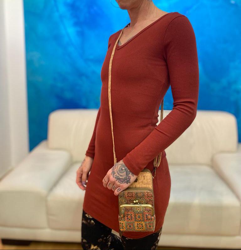 geripptes Minikleid mit V-Ausschnitt