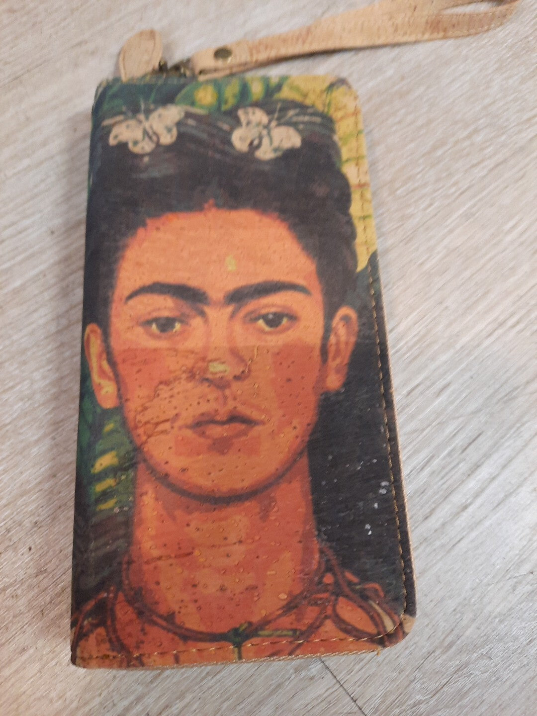 Meninas Bonitas Cork Frida Geldbörse mit Reißverschluss aus Kork