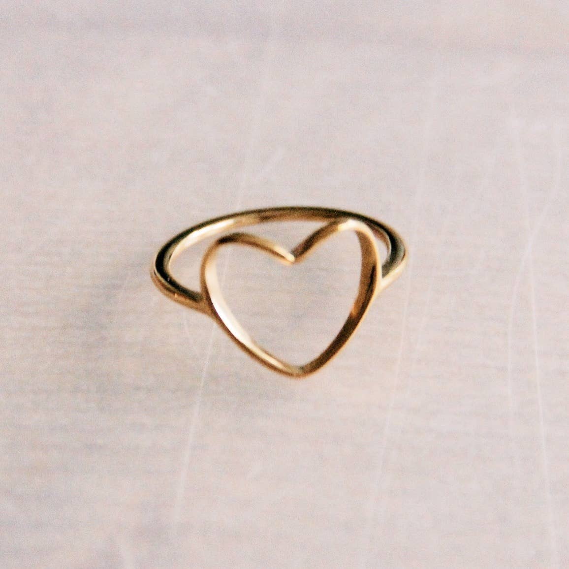 Stahlring mit offenem Herzen - Gold
