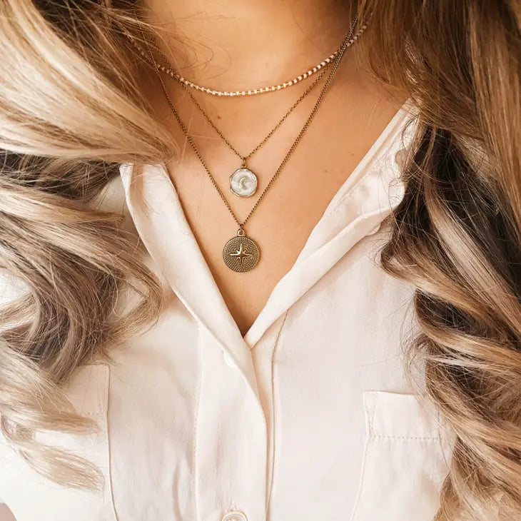 Feine Edelstahlkette mit Mond - Perle/Gold